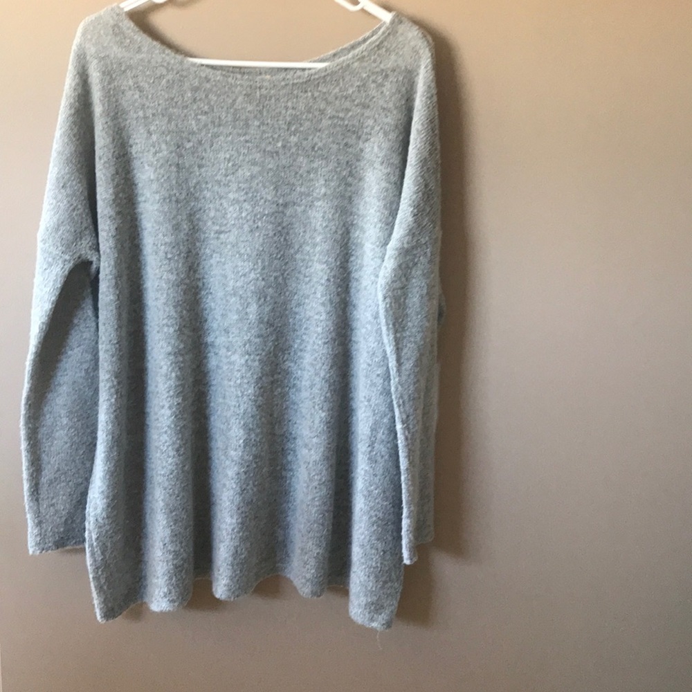 Large. Marled Gray Piko 1988 lightweight sweater.